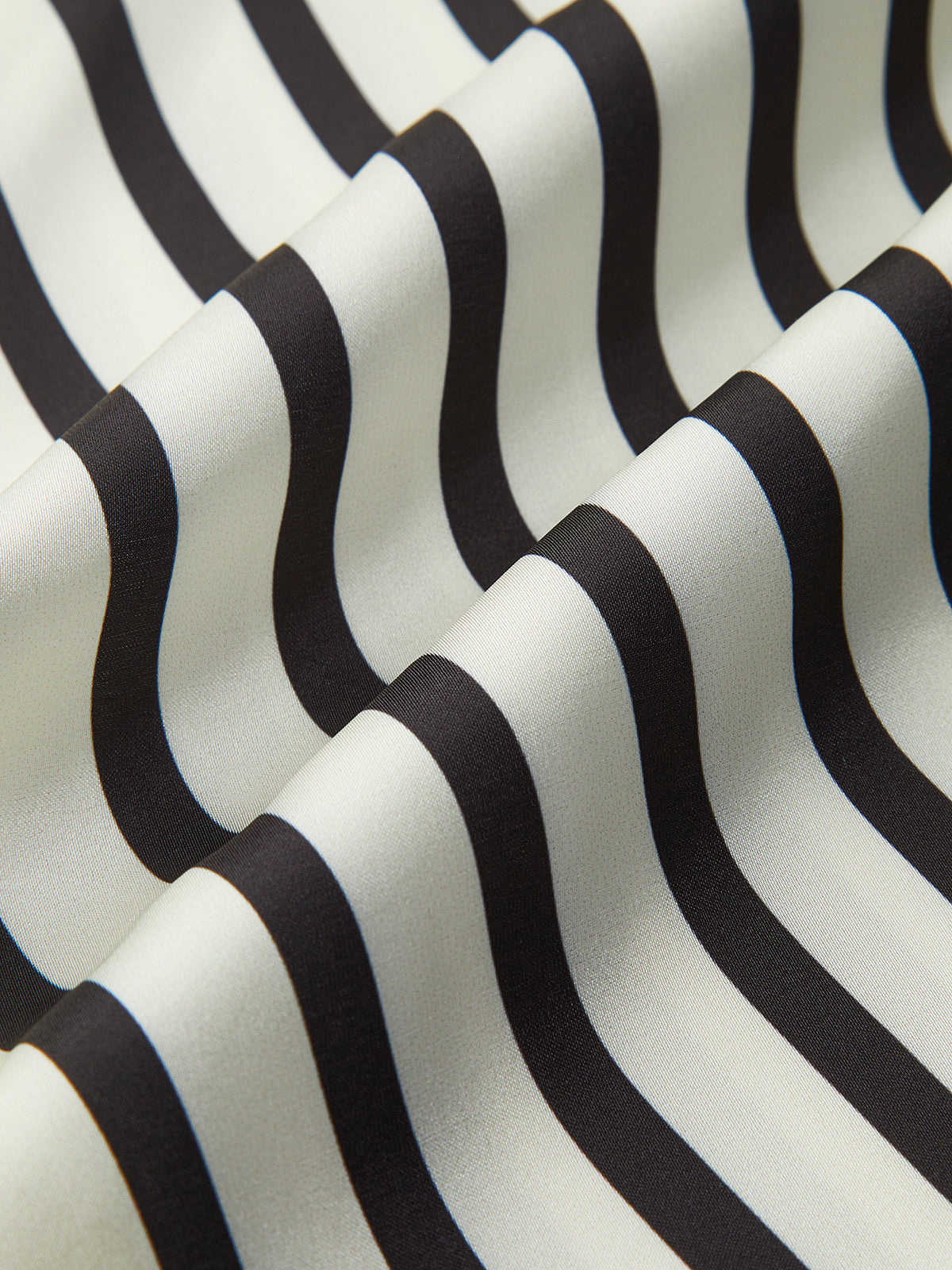 Satijnen Gestreepte Blouse met Knoopsluiting