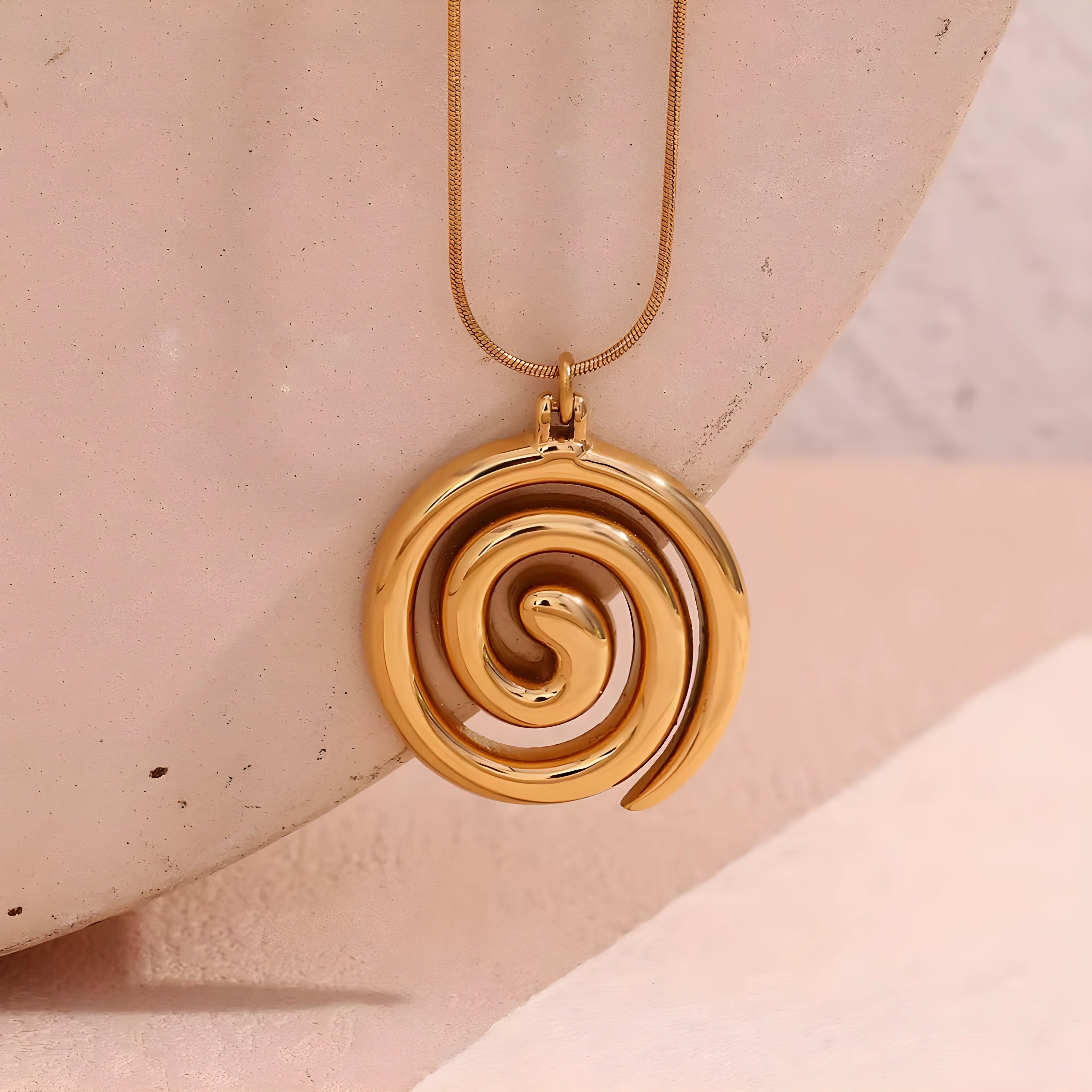 Sidonie – Gouden spiraal hanger