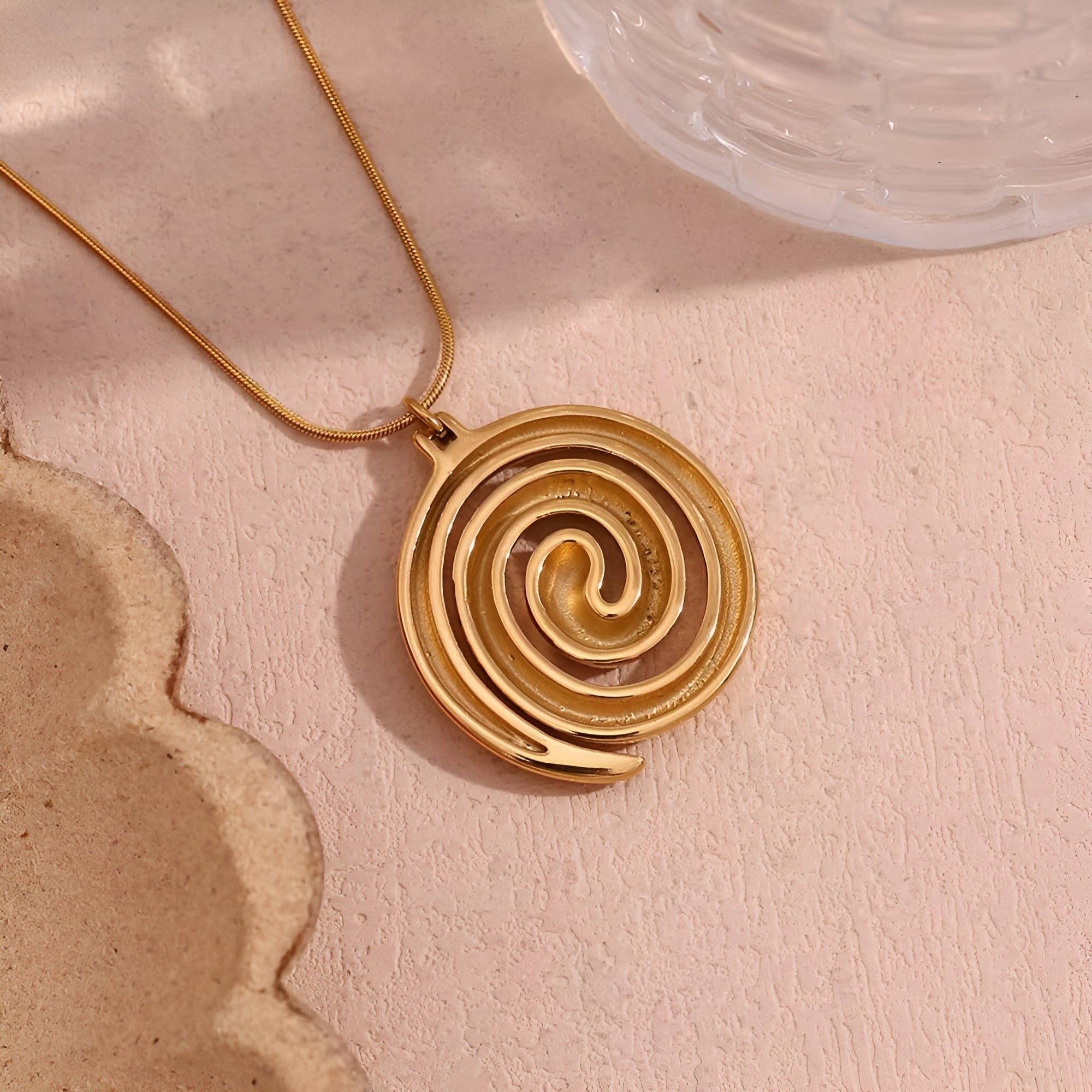 Sidonie – Gouden spiraal hanger