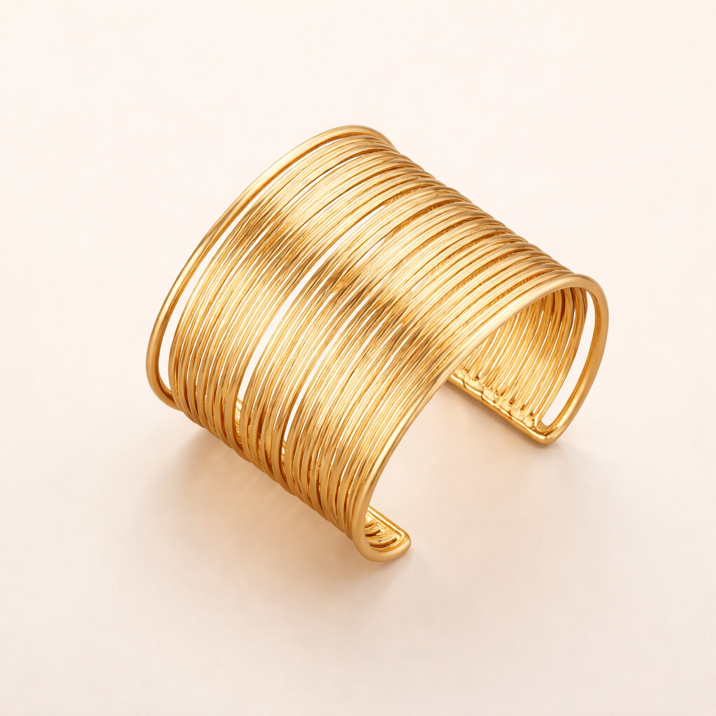 Stylish golden bracelet with a refined vintage charm