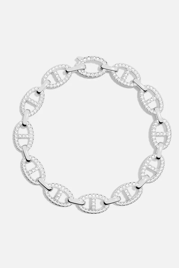 Elegant white gold bracelet with refined details