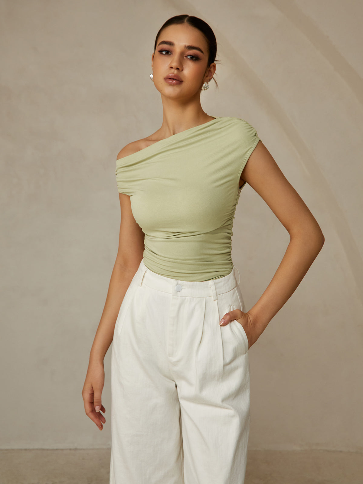 Mouwloze Top met Asymmetrische Halslijn