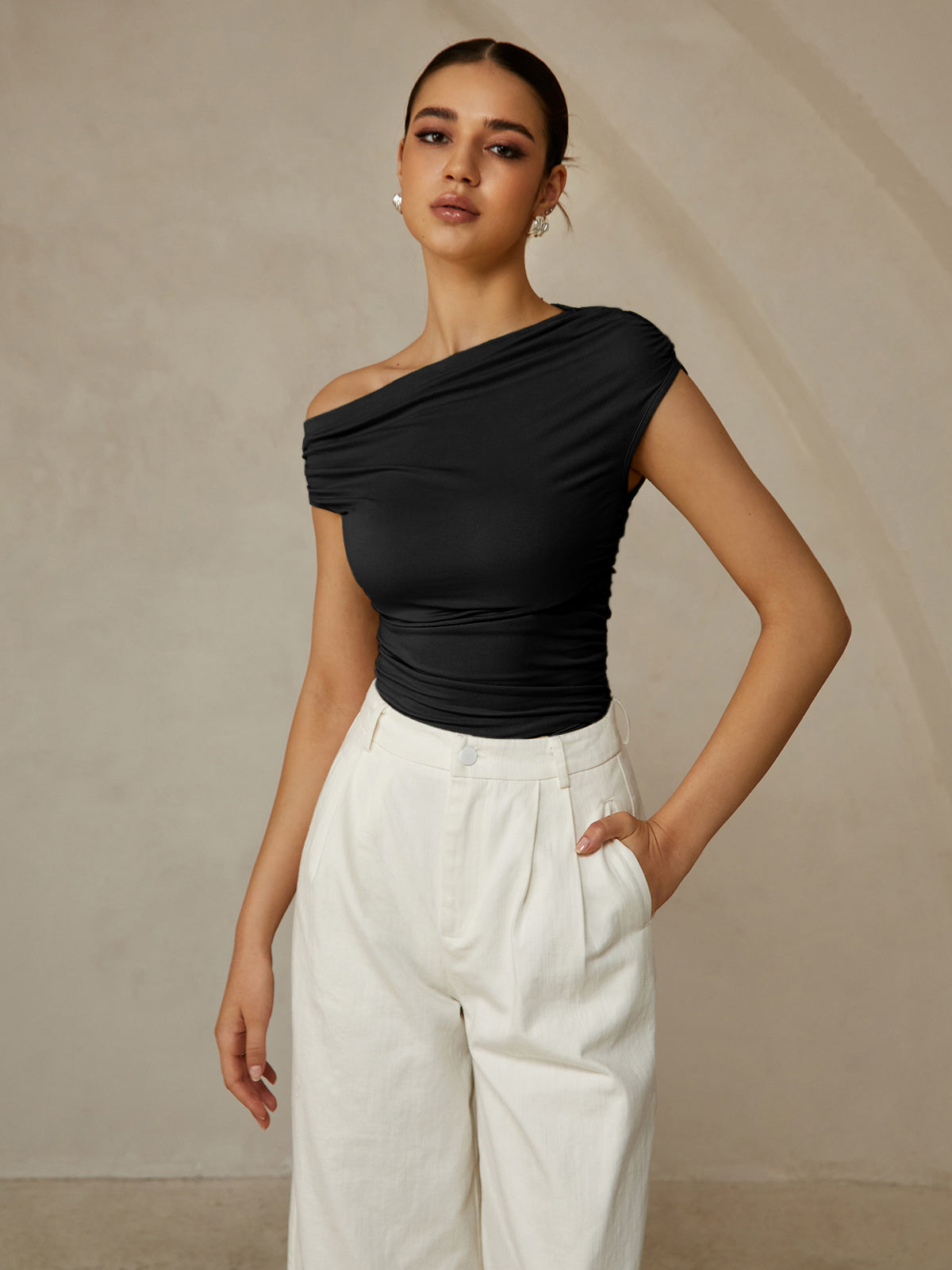Mouwloze Top met Asymmetrische Halslijn
