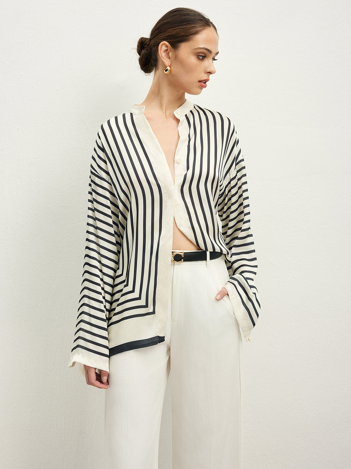 Satijnen Gestreepte Blouse met Knoopsluiting