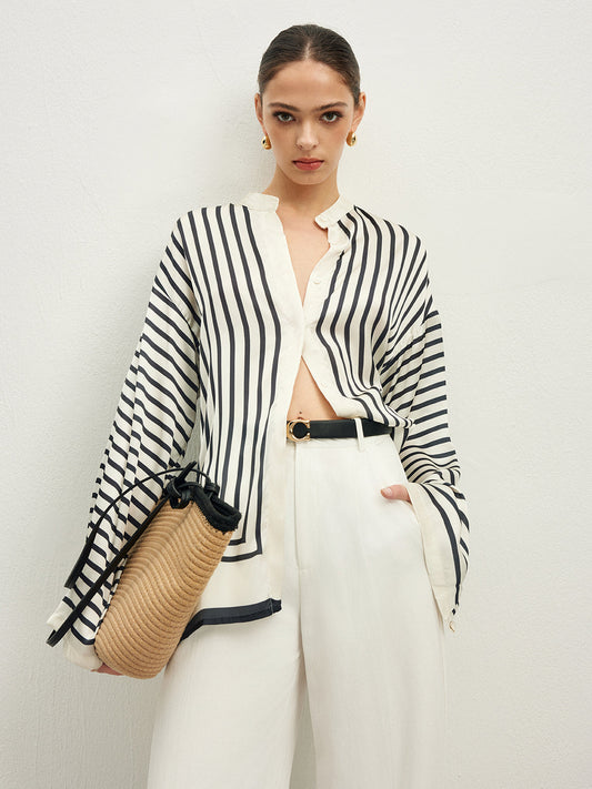 Satijnen Gestreepte Blouse met Knoopsluiting