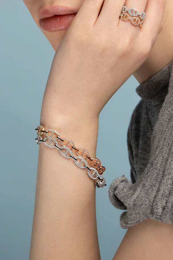 Elegant white gold bracelet with refined details