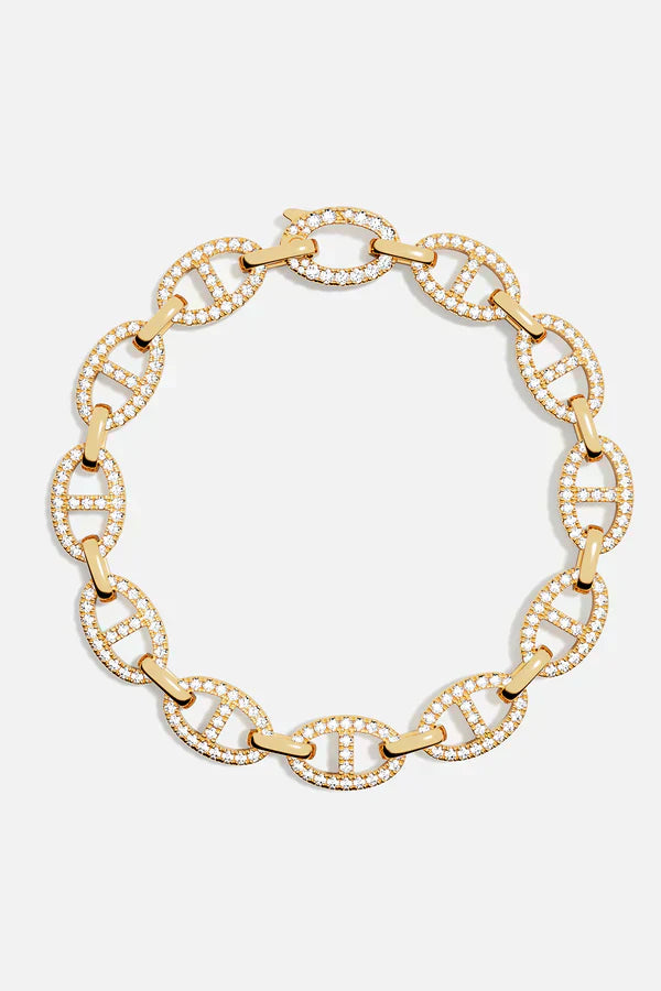 Elegant white gold bracelet with refined details