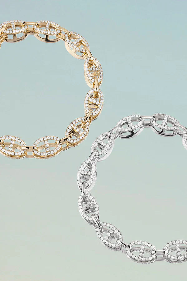 Elegant white gold bracelet with refined details