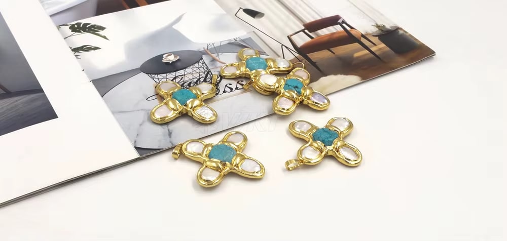 Anaëlle – Gold Gemstone Pendant