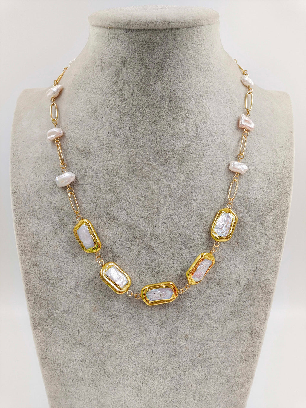 Célestine – Gouden zoetwaterparelketting