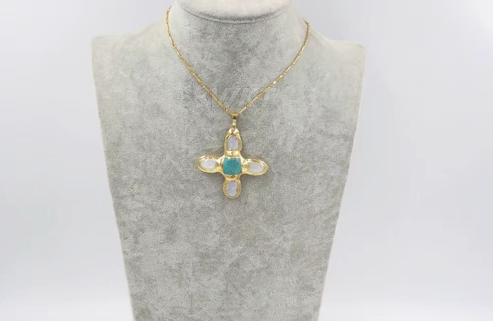 Anaëlle – Gold Gemstone Pendant