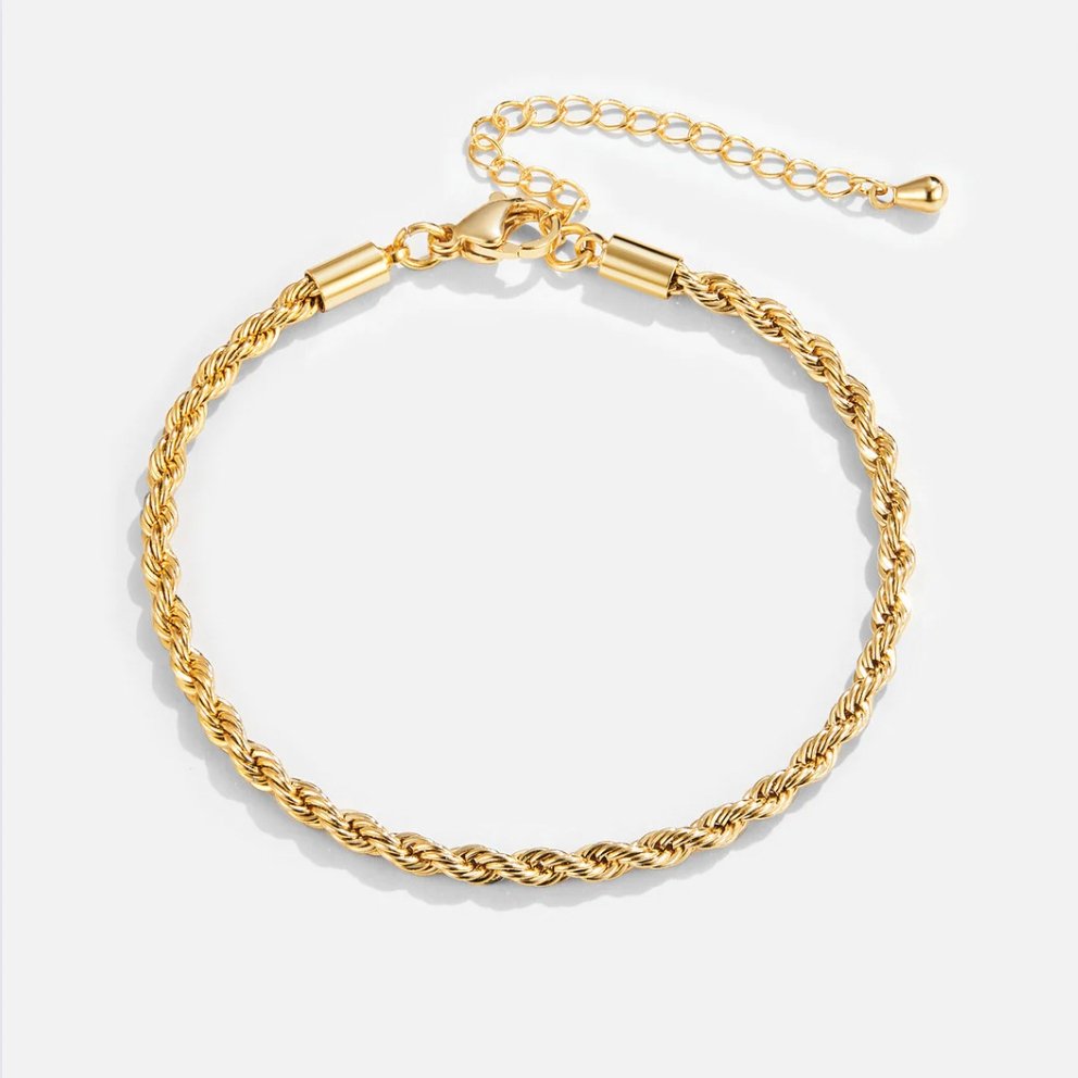 Sophisticated gold bracelet with an elegant twist
