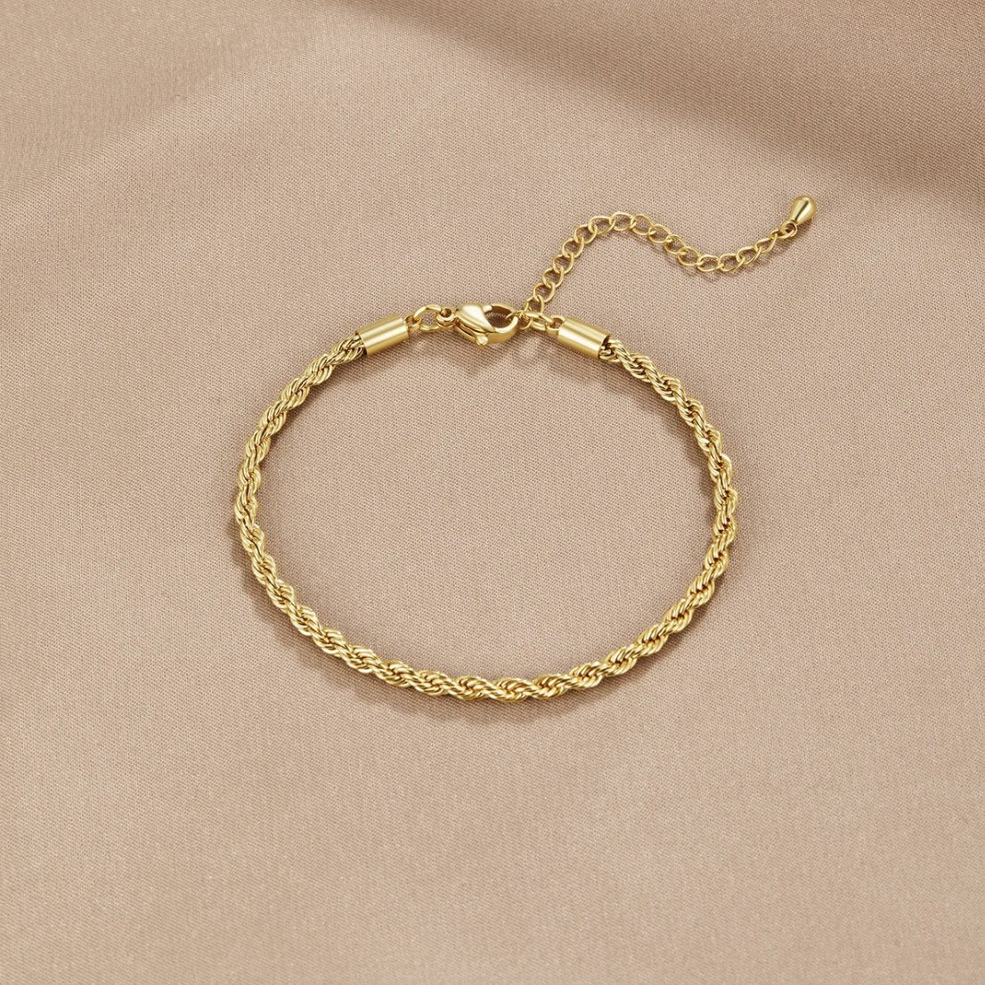 Sophisticated gold bracelet with an elegant twist