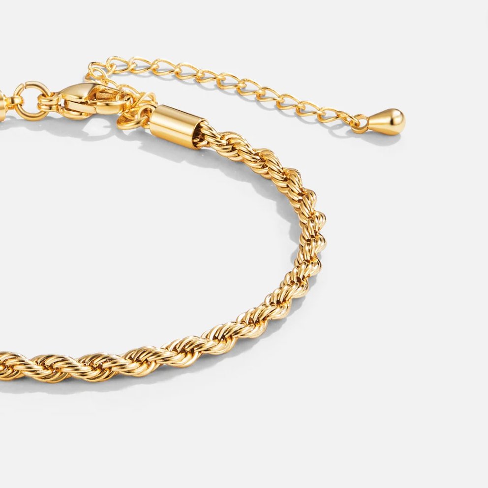 Sophisticated gold bracelet with an elegant twist